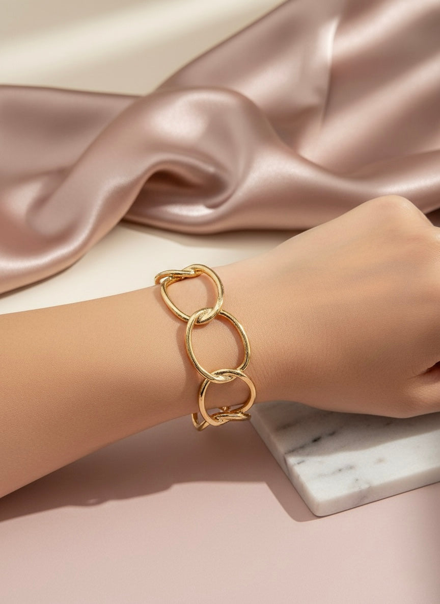 💫 Golden Link Statement Bracelet ✨ – Anti-Tarnish Bold Cuff