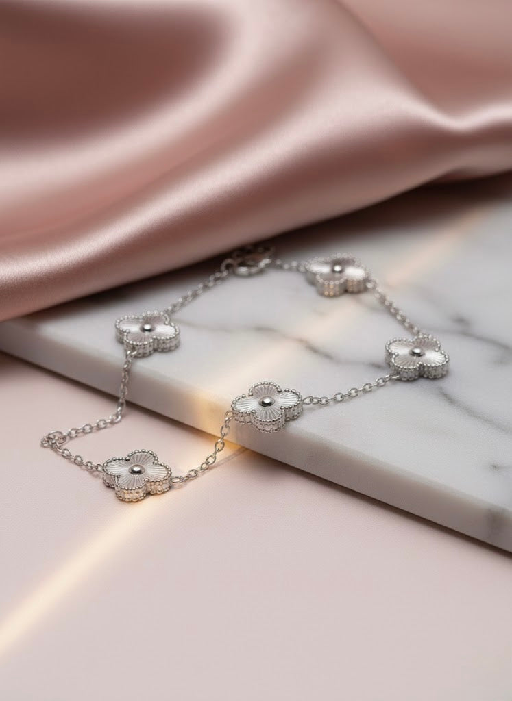 ✨ Silver Clover Charm Bracelet – Adjustable