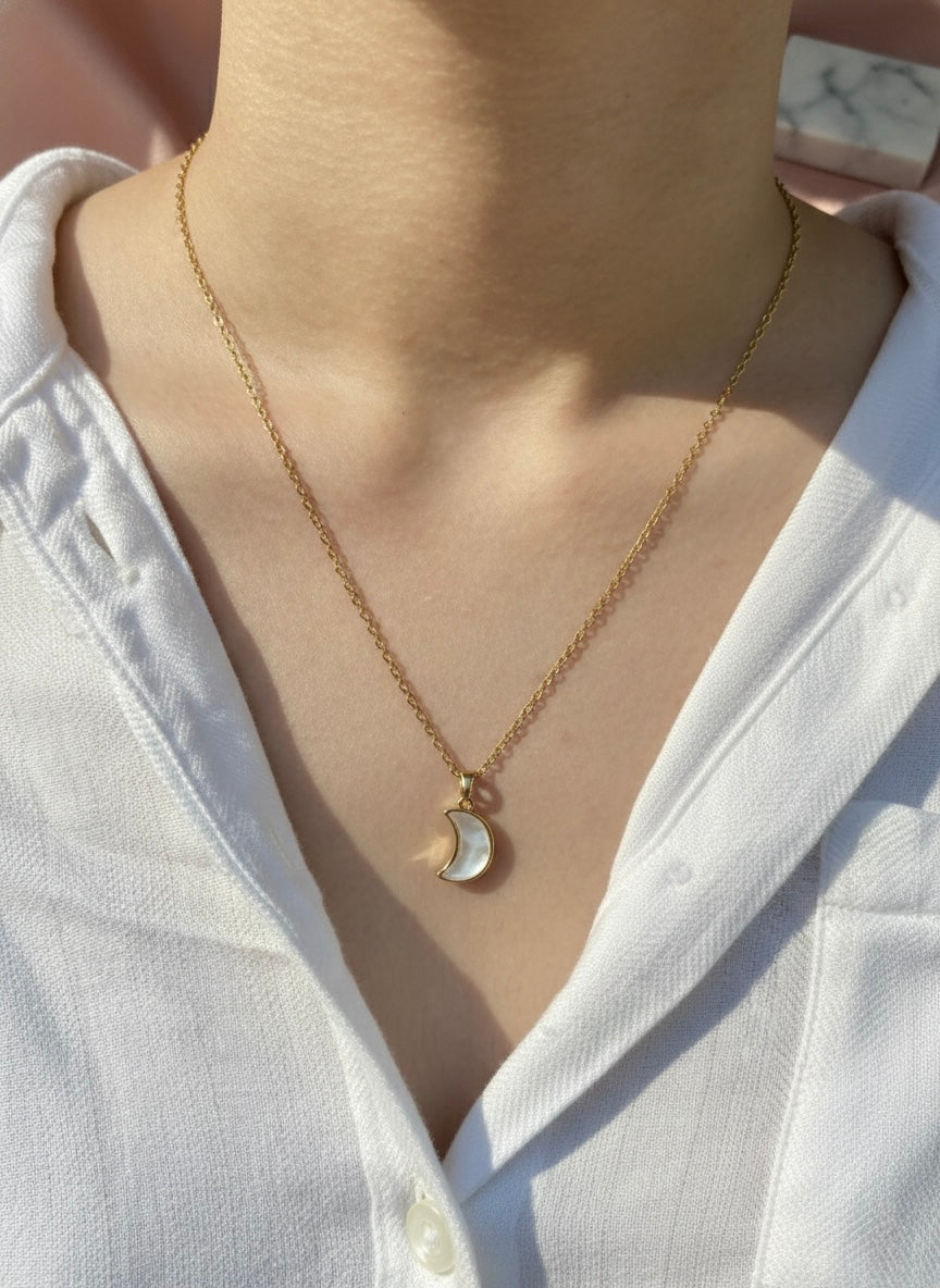 🌙 Moonlight Glow Necklace ✨ – Anti-Tarnish Crescent Pendant