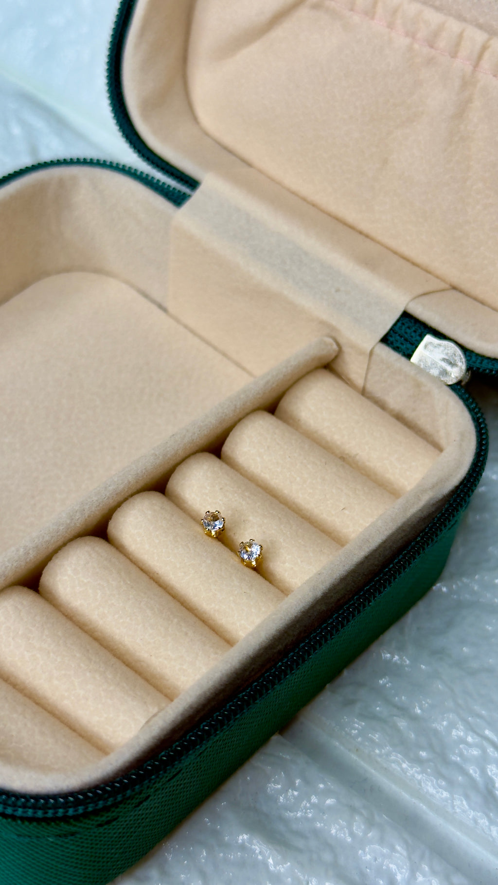 Stud Earrings [small]