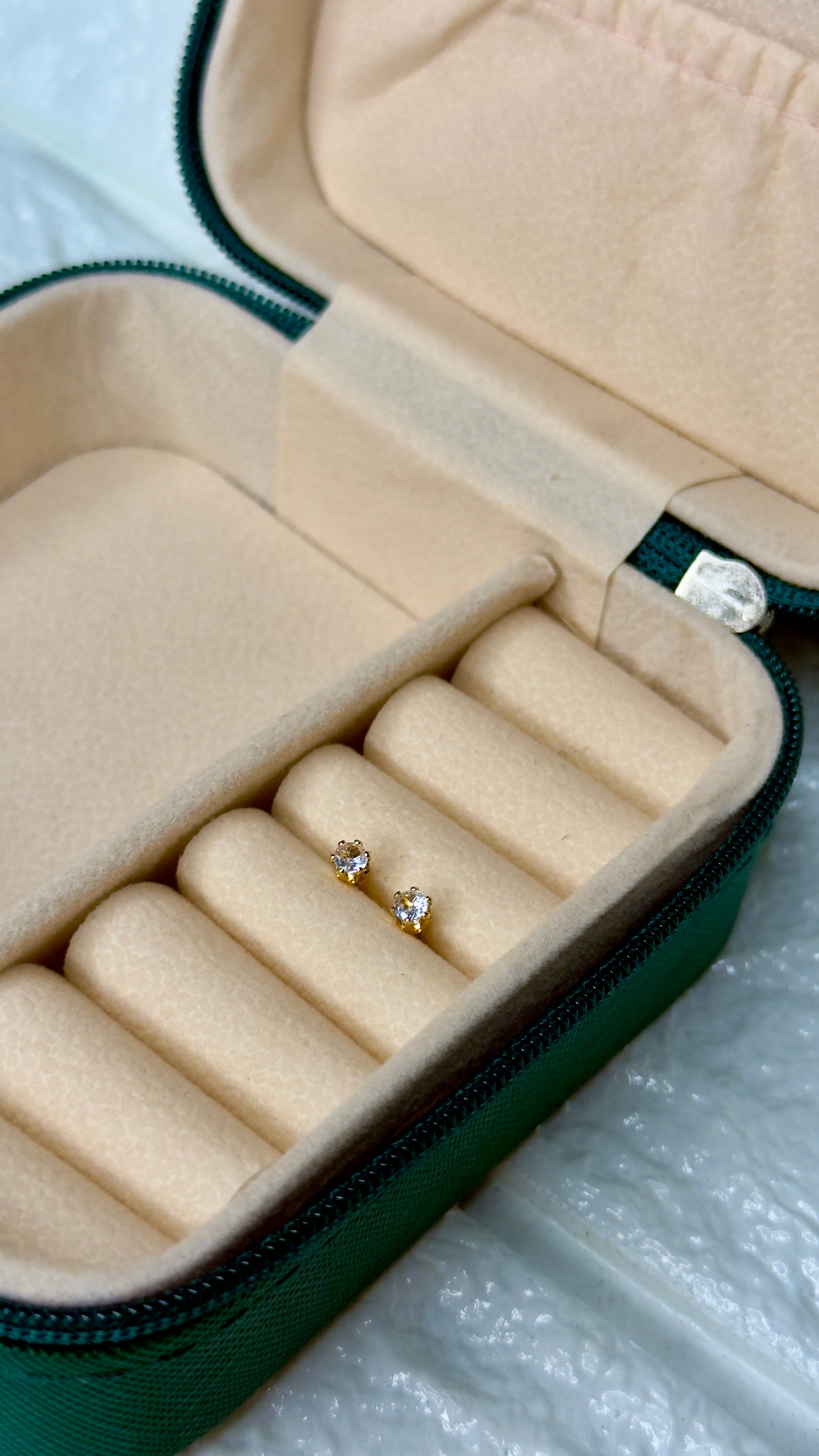 Stud Earrings [small]