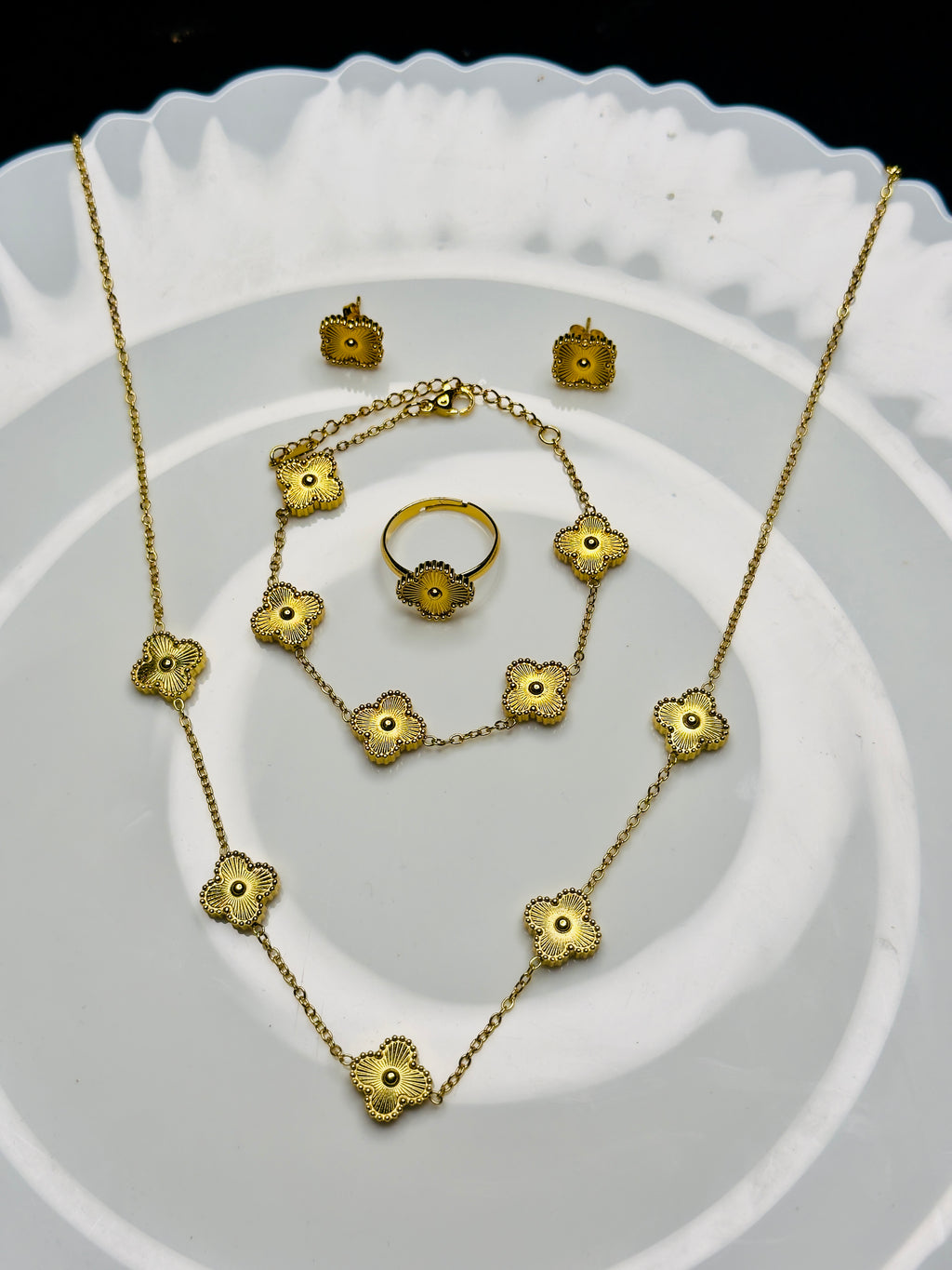 Gold Clover Jewelry Set – 4-Piece