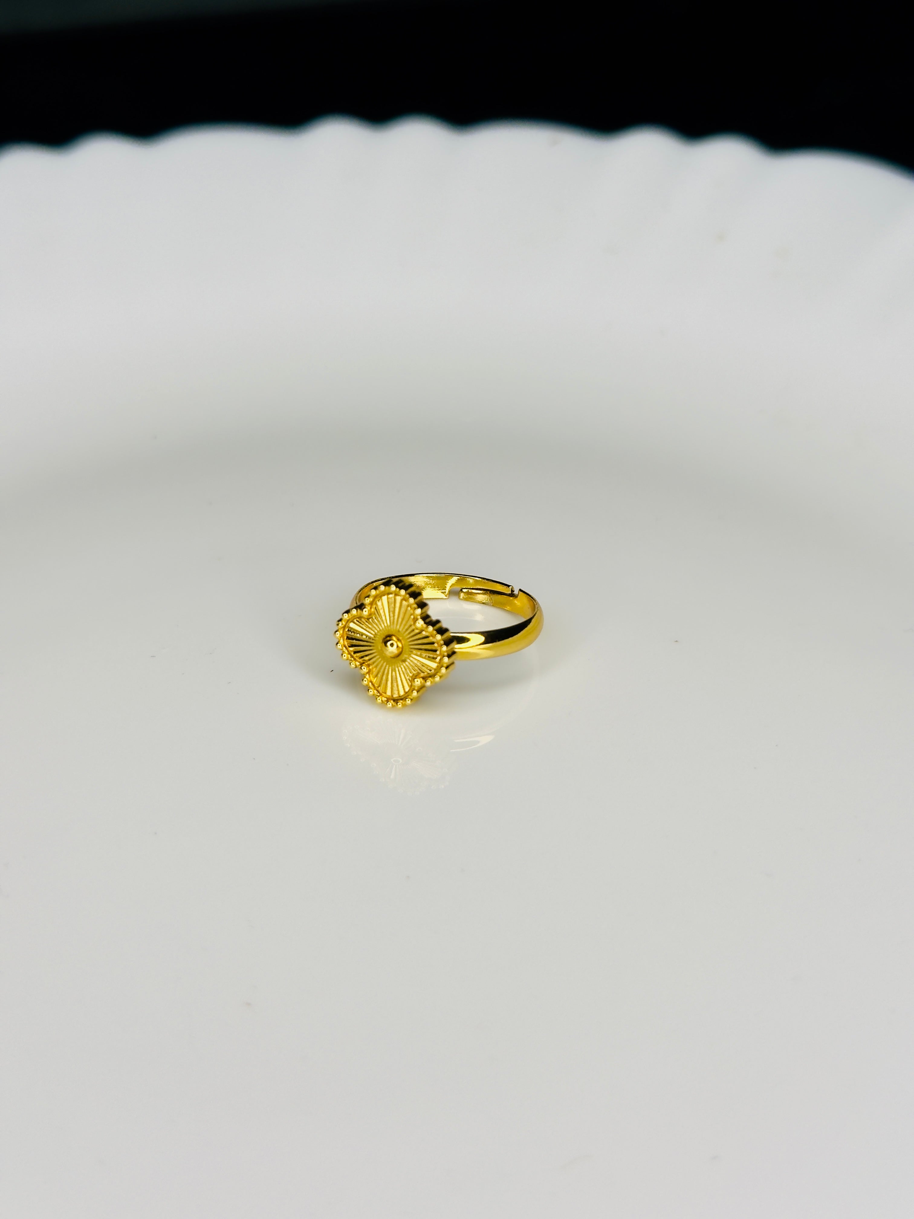 Gold Clover Jewelry Set – 4-Piece