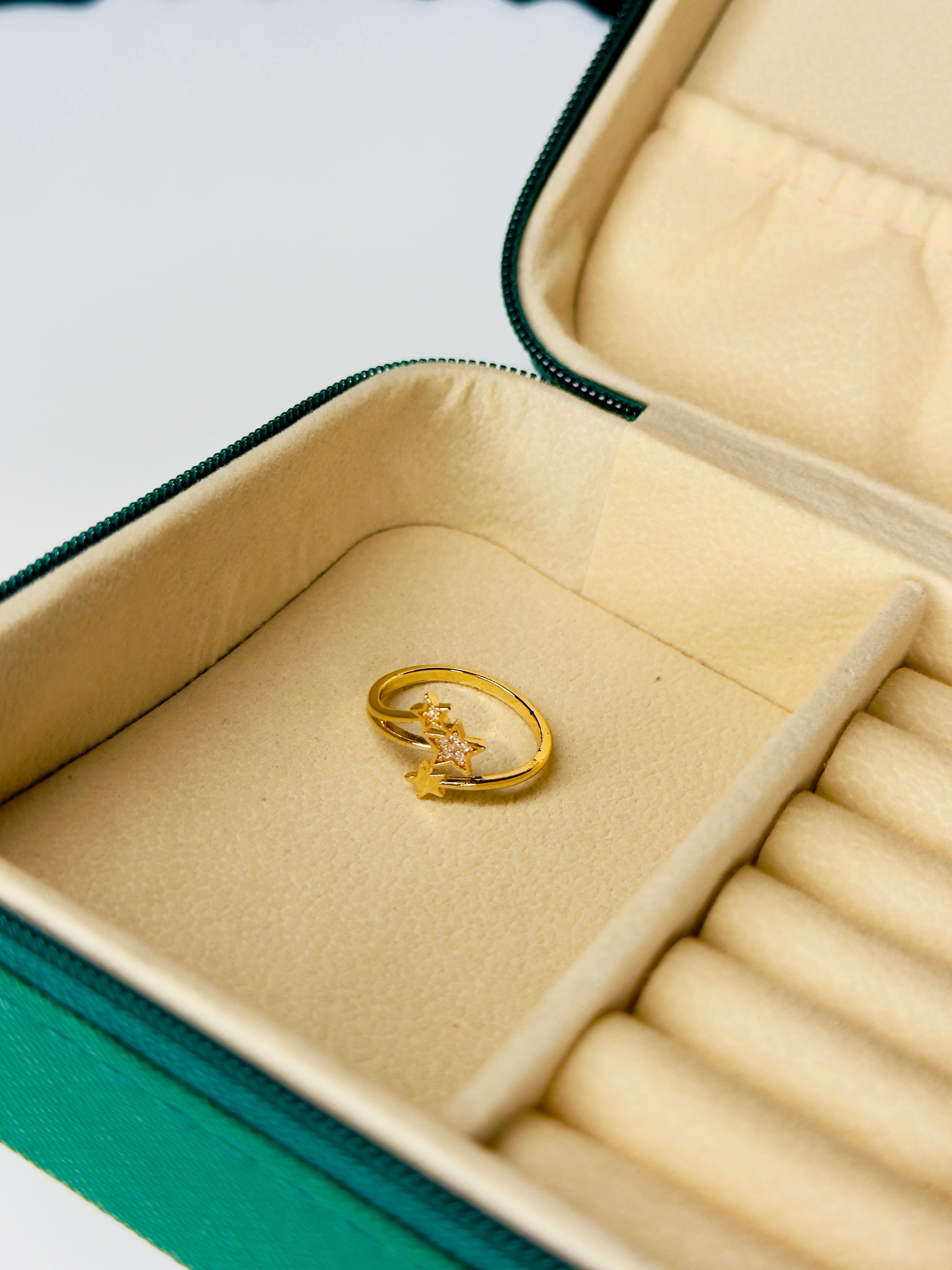 ✨ Golden Star Stone Ring – (adjustable)