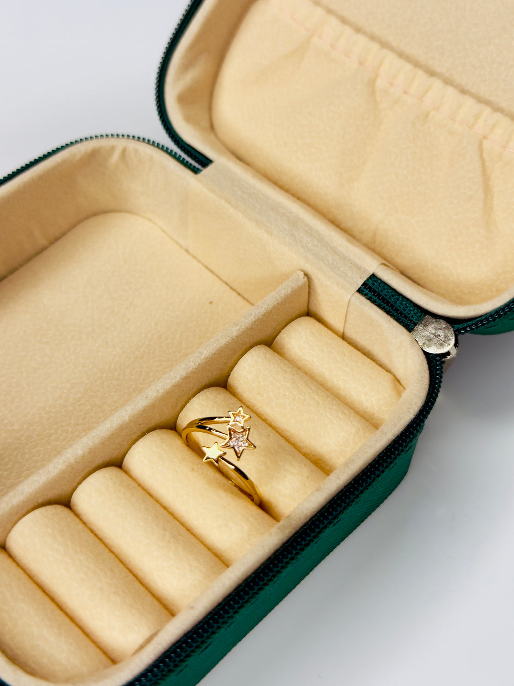 ✨ Golden Star Stone Ring – (adjustable)