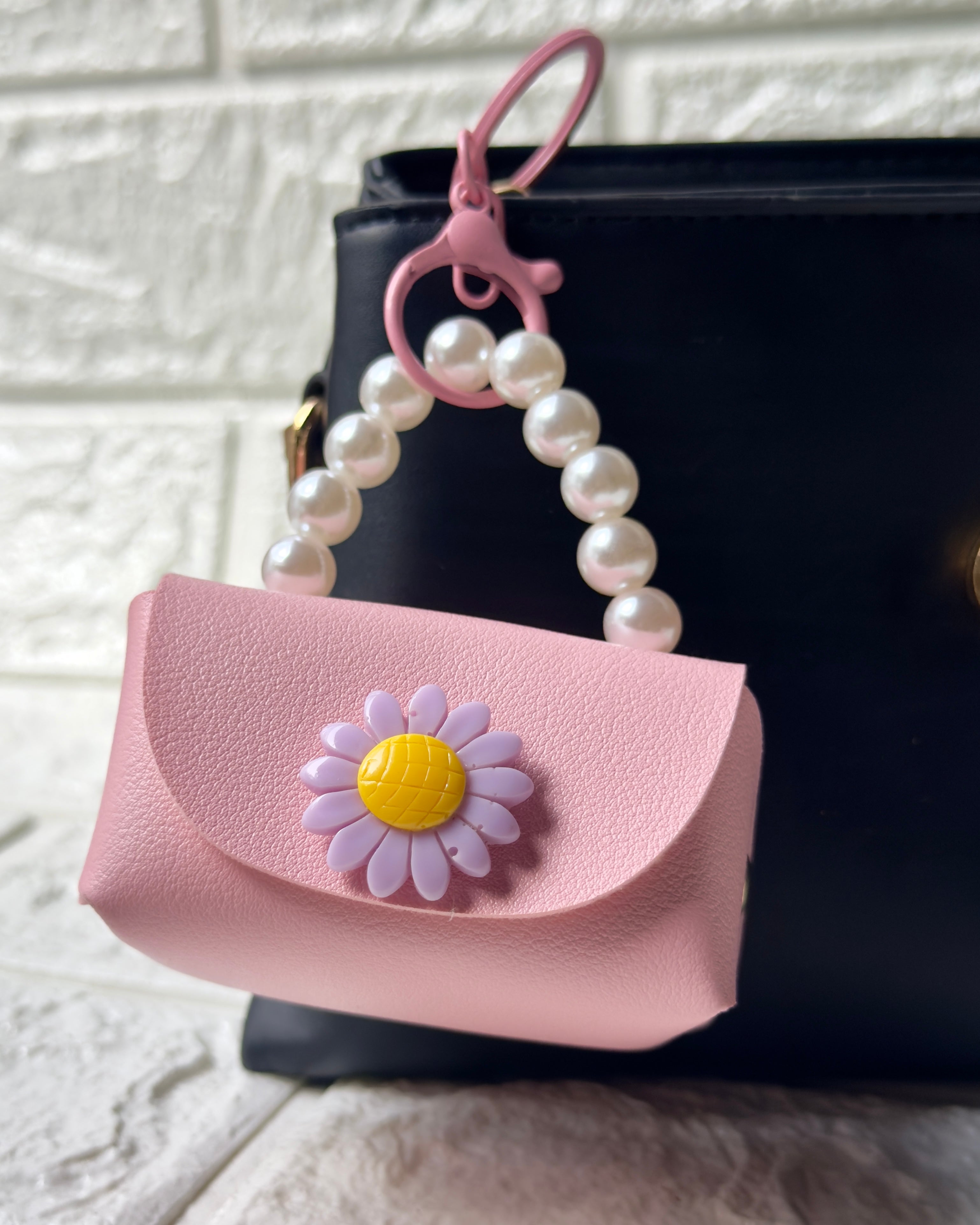 🌸 Mini Pink Purse Bag Charm with Pearl Handle & Daisy Flower