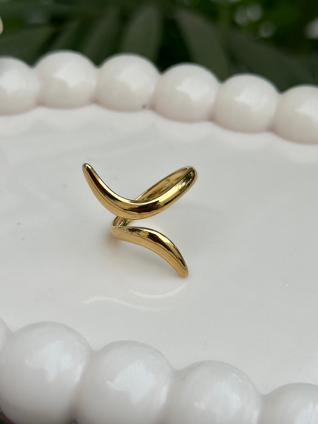 ✨ Golden Wave Adjustable Ring – Anti-Tarnish